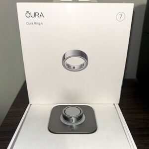 Oura Ring 4 Silver - Size 7 - includes protectors